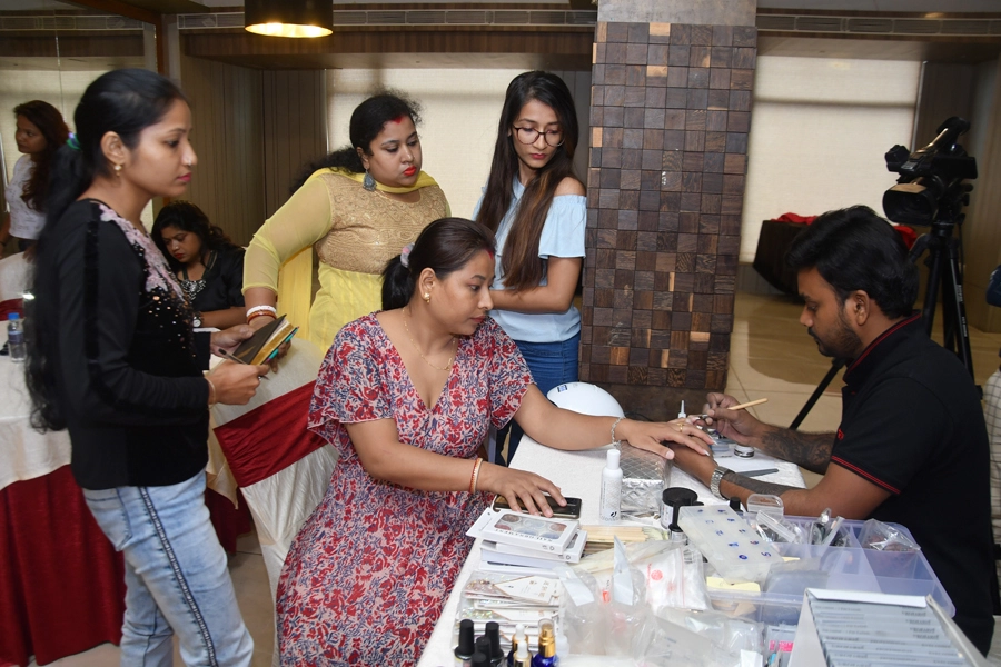 Top Beauty Parlours For Nail Extension in Siliguri - Best Beauty Parlors  For Acrylic Nail Extension - Justdial